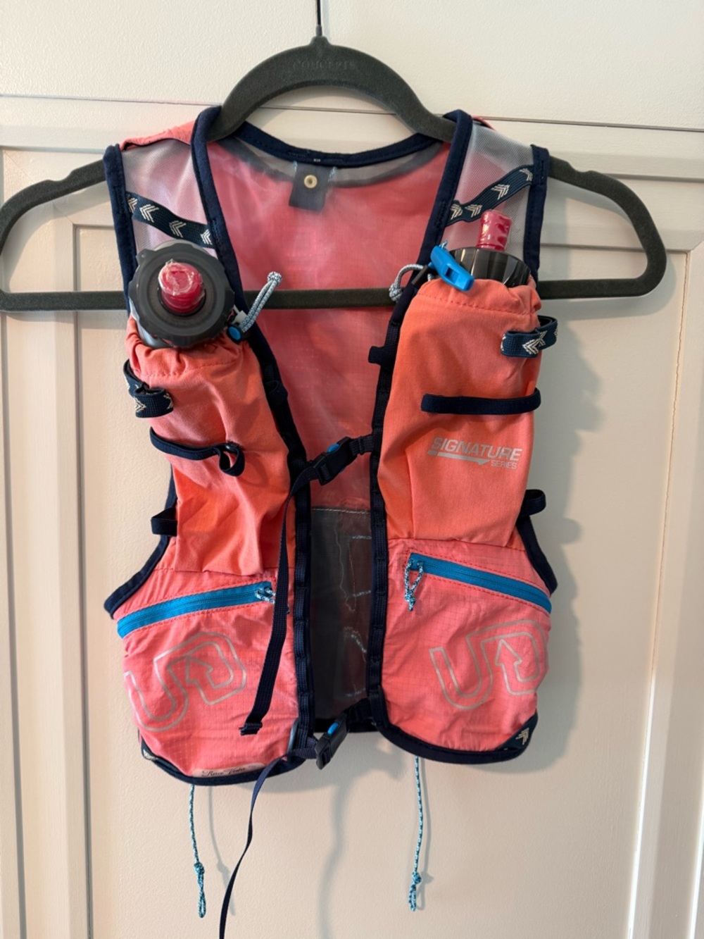 Trail Running Hydration Vest - Coral with Blue Trim